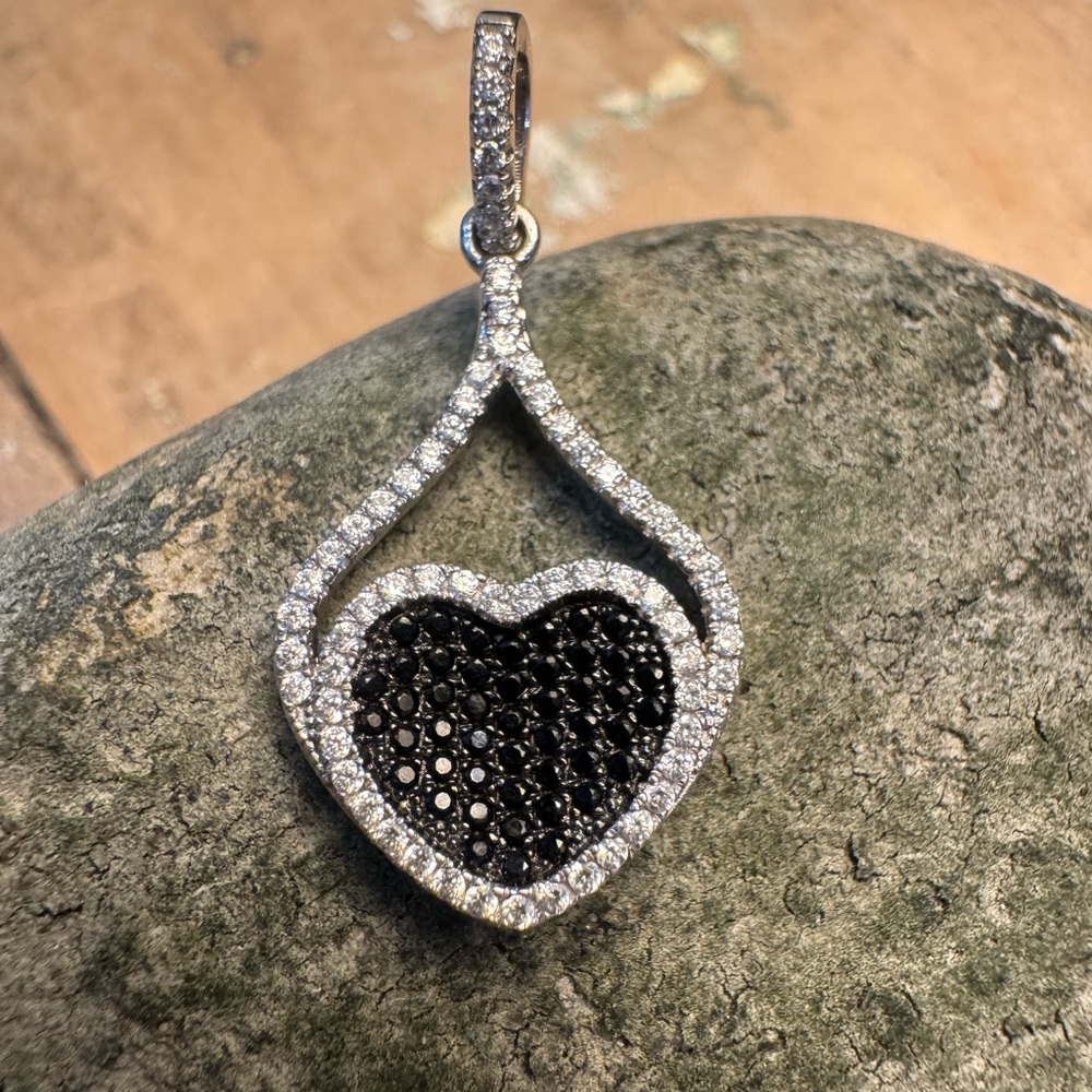 HEART PENDANT - Picture 2 of 7